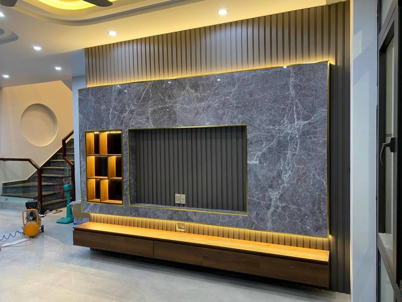 Thi công ốp vách tivi bằng tấm nhựa giả đá tại Đà Nẵng 10 449076781 820593140211140 4844601610588339388 n