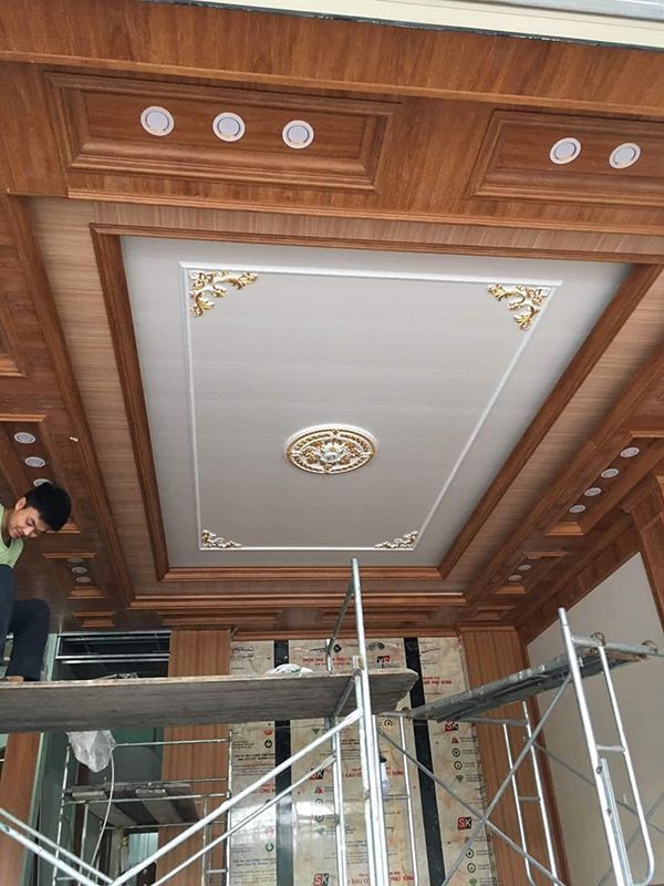 thi công trần nhựa giả gỗ tại Đà Nẵng