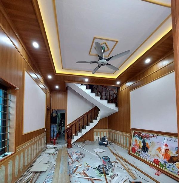 thi công trần nhựa giả gỗ tại Đà Nẵng